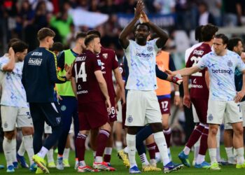 REAKSI pemain Inter Milan selepas tamat perlawanan di Stadio Olimpico Grande, semalam. - AFP