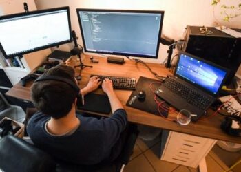 Adakah anda sebenarnya sedang bekerja atau hanya mahu kelihatan sedang bekerja dalam sistem BDR. – GAMBAR HIASAN