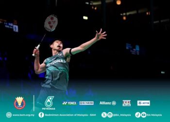 LEONG Jun Hao gagal menghadiahkan mata pertama Malaysia dalam perlawanan menentang Finland pada Piala Thomas di Horsens, Denmark, hari ini. - IHSAN BAM