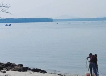 LOKASI kejadian dua pelajar IPG Kampus Perlis yang ditemukan lemas ketika menyertai aktiviti berkayak di Pantai Merdeka, Sungai Petani.