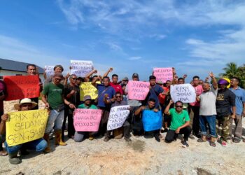HIMPUNAN aman sekumpulan wakil pesawah dari beberapa negeri yang mendesak tindakan tuntas kerajaan menangani isu kenaikan diesel yang mengakibatkan peningkatan kos penanaman padi di Langgar, Alor Setar, Kedah. 