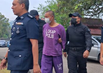 SUKRY Tasu dihadapkan ke Mahkamah Majistret Bentong atas tujuh pertuduhan mencederakan rakan setugasnya pada 30 Mac lalu.