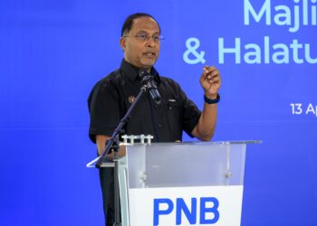 ZAMBRY Abd. Kadir berucap pada Majlis Pencapaian dan Hala Tuju Celik Madani di Menara Merdeka 118 di sini hari ini. - UTUSAN/FARIZ RUSADIO