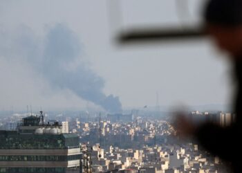 KEPULAN asap menjulang akibat serangan di Teheran semalam. - AFP