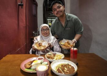 Belly diusahakan oleh pasangan ibu dan anak.