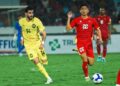 PEMAIN Malaysia, Endrick Dos Santos (kiri) mengasak pemain Vitenam dalam aksi Kumpulan F Kelayakan Piala Asia 2027 di Stadium Thien Truong, Nam Dinh, malam tadi.-IHSAN FAM