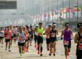 Pihak berkuasa mengesahkan seramai 12 pelari mengalami simptom seperti kekejangan, pening dan hiperventilasi sepanjang perlumbaan berlangsung. - AFP