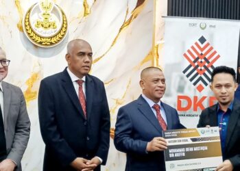 SAARANI Mohamad pada Majlis Penyerahan Dana Kreatif Perak@Port (DKP) 2025-2026 di Bangunan Perak Darul Ridzuan di Ipoh hari ini.