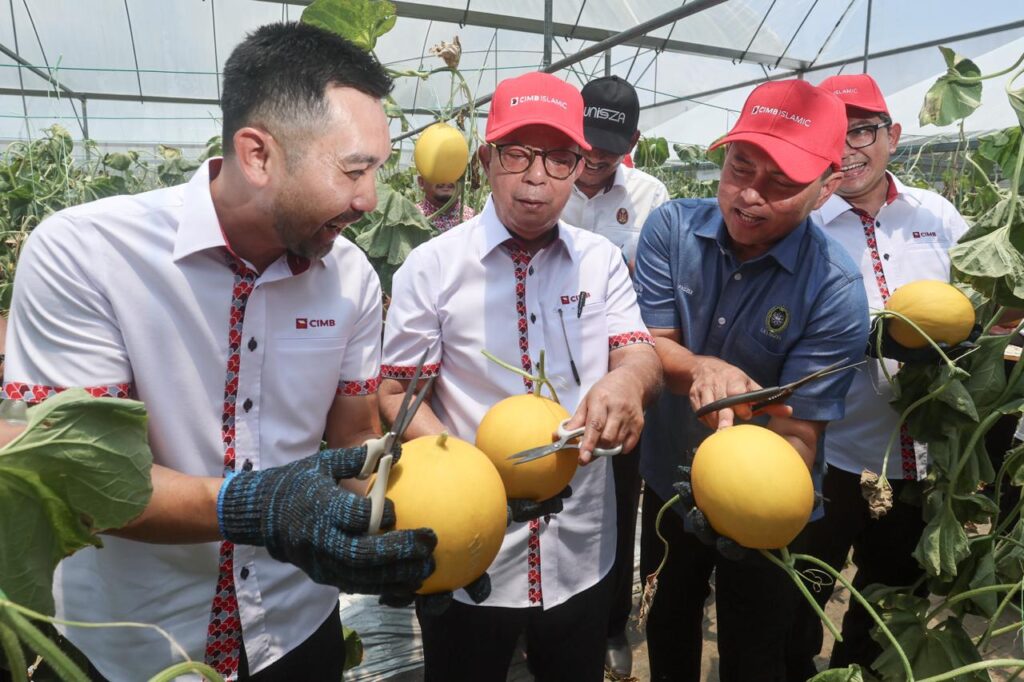 40 pelajar asnaf UniSZA terima dana usahakan melon
