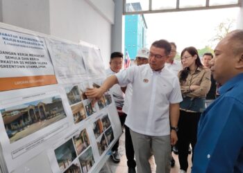 NGA Kor Ming merasmikan naik taraf Medan Selera Greentown Utama di Ipoh hari ini.