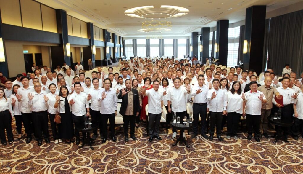 Buang puntung rokok: Kakitangan MBSA bakal berdepan tindakan tatatertib