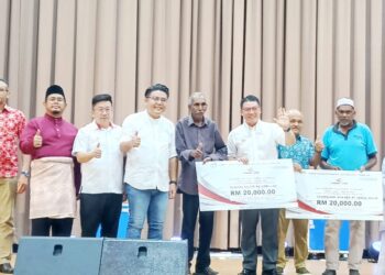 NGA Kor Ming pada Majlis Sentuhan Kasih Aidilfitri Parlimen Teluk Intan di Dewan MPTI di Teluk Intan hari ini.