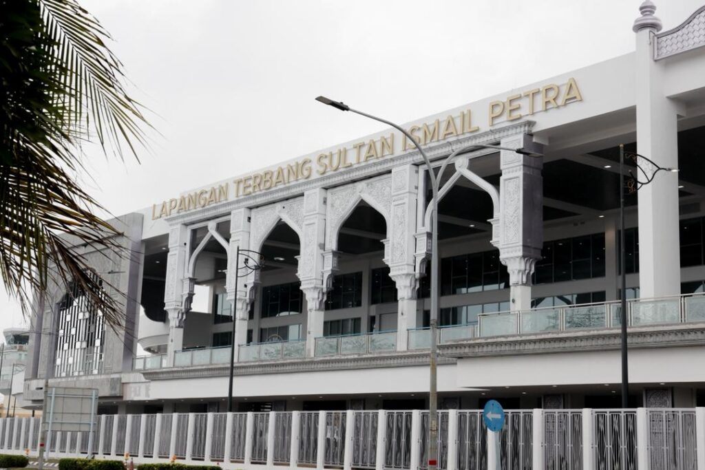 Kerja pemanjangan landasan LSTIP siap hujung tahun depan