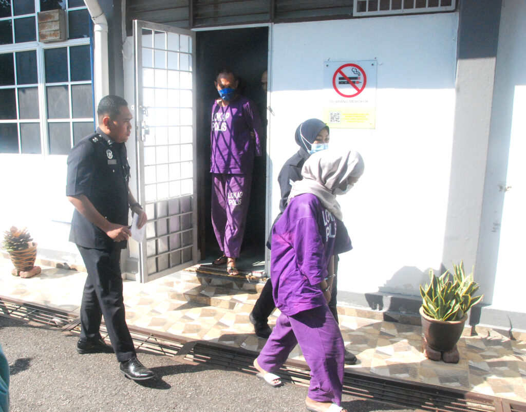 Bekas pemandu bas, kekasih direman 4 hari