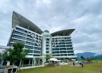 HOTEL Pulau Poh di Tasik Kenyir, Hulu Terengganu memasuki fasa akhir persediaan operasi pada suku ketiga tahun ini. - UTUSAN/PUQTRA HAIRRY