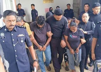 EMPAT sekeluarga dihadapkan ke Mahkamah Majistret Taiping hari ini atas pertuduhan membunuh seorang kanak-kanak perempuan berusia sembilan tahun, minggu lalu.