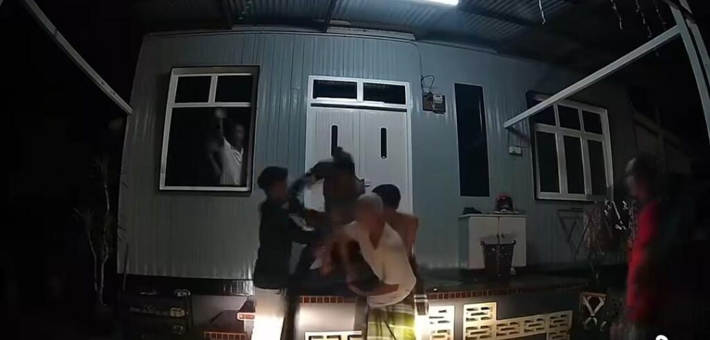 Polis tahan 11 individu bantu kes pukul lelaki beramai-ramai