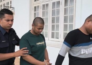 MOHD. Airul Abu Talib (depan) dan Muhammad Asri Mohd. Hussin (belakang) dijatuhi hukuman penjara enam tahun dan tiga kali sebatan oleh Mahkamah Sesyen Ipoh atas pertuduhan merogol remaja perempuan bawah umur dalam kejadian pada 2024 dan bulan lalu.