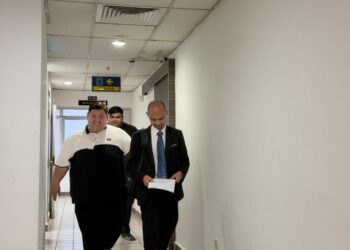 KHAIRUL Nuzul Hamdan Mohd. Zulkifli semasa hadir di Mahkamah Sesyen Kuala Terengganu.