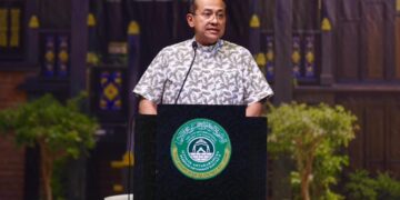 AHMAD Samsuri Mokhtar menyampaikan pidato aluan dalam program Ijtimak Antarabangsa Perpaduan Ummah Kali Ke-5 dan Himpunan Alam Melayu 2026 di pekarangan Kompleks Sukan Negeri, Kuala Nerus, Terengganu. -UTUSAN/PUQTRA HAIRRY