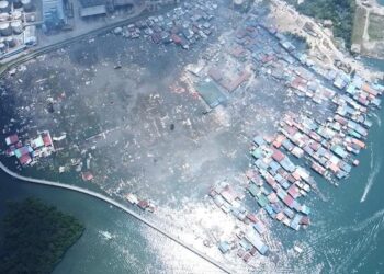 JUMLAH rumah yang musnah dalam kebakaran di penempatan setinggan di sini meningkat kepada 1,000 buah, sekali gus menjejaskan kira-kira 8,000 mangsa. - IHSAN JBPM SABAH