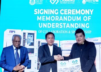 A. SIVANESAN (kiri) pada Majlis Menandatangani Memorandum Persefahaman (MoU) Canning Machinery Solutions Sdn. Bhd. dan Chef Siew Cake Art & Culinary Sdn. Bhd. di Kawasan Perindustrian Ringan Kinta Jaya, Ipoh hari ini.