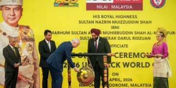 SULTAN Perak, Sultan Nazrin Shah merasmikan pusingan akhir Piala Dunia Trek 2026 di Velodrom Nasional, Nilai, hari ini. - UTUSAN/ISKANDAR ISHAK