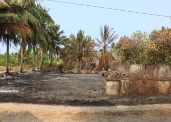LOKASI kebakaran di Pantai Perkasa, Bachok, Kelantan yang menyebabkan seorang wanita ditahan bagi membantu siasatan pada Jumaat lalu.
