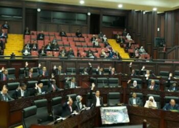 KRISIS politik Negeri Sembilan berpunca daripada ketidaksepadanan antara sistem pilihan raya sedia ada dengan realiti politik yang semakin berpecah.