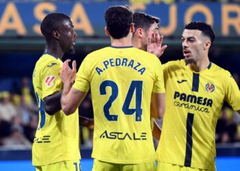 PEMAIN Villarreal meraikan kemenangan mereka menumpaskan Celta Vigo 2-1 dalam aksi liga, semalam. - AFP