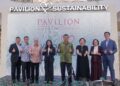 Lembaga Pengarah Pavilion REIT, Nor Rejina (empat dari kiri) bersama Ketua Pegawai Eksekutif SWCorp, Khalid Mohamed ketika majlis perasmian Pavillion Cintai Kelestarian di Pavilion.