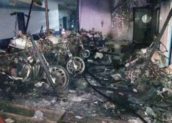 KEADAAN motosikal milik pasukan trafik IPD Pasir Puteh, Kelantan yang terbakar awal pagi tadi.