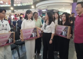 TEO Nie Ching menyantuni pelajar Cemerlang SPM 2025 bagi Parlimen Kulai di Kulai, Johor hari ini.