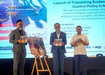 DR. Dzulkefly Ahmad merasmikan buku Smoking Products Control Policy pada Majlis Sambutan Hari Tanpa Tembakau Sedunia 2026 di Cyberjaya hari ini.-UTUSAN/FAISOL MUSTAFA