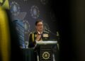 AZAM Baki berucap pada Majlis Penghargaan Khas Ketua Pesuruhjaya SPRM di Ibu Pejabat SPRM, Putrajaya hari ini.-UTUSAN/FAISOL MUSTAFA