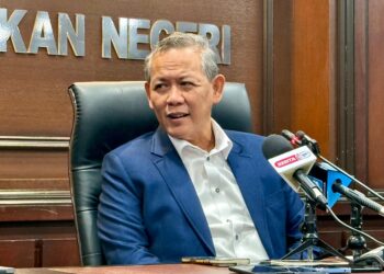 AMINUDDIN Harun pada sidang akhbar selepas mempengerusikan Mesyuarat Mingguan Exco di Seremban hari ini. UTUSAN/NOR SHAFIQAH MOHD. GHAZALI