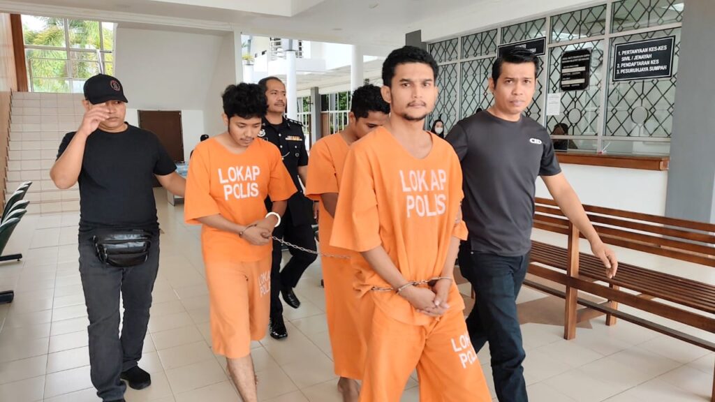 Tiga lelaki warga Indonesia tidak mengaku seludup 69 migran