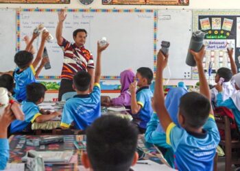 PENDIDIKAN tidak boleh hanya bertujuan menyediakan pelajar untuk peperiksaan tetapi mesti melatih mereka menghadapi kehidupan.