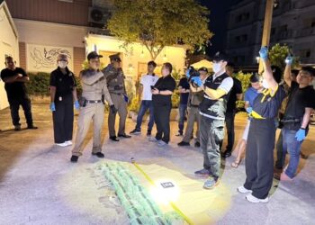 POLIS merampas 44 kg syabu di Wilayah Nakhon Pathom, Thailand sebelum menahan seorang lagi anggota sindiket penyeludupan dadah dari Malaysia di Sadao, Songkhla ketika cuba melarikan diri kelmarin.