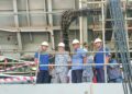 MOHAMED Khaled Nordin (dua, kanan) melakukan lawatan kerja ke Lumut Naval Shipyard di Lumut, semalam.