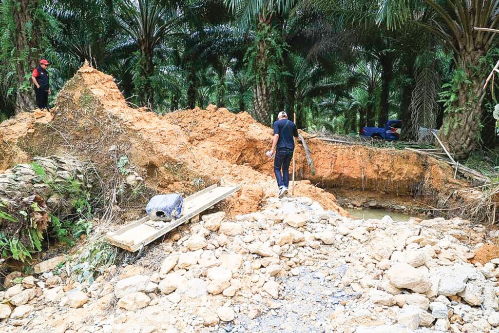 Dua lelaki maut tertimbus ketika melombong emas