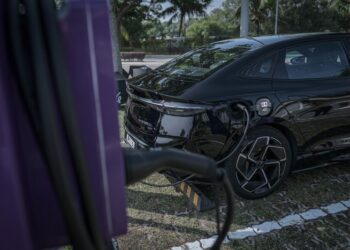 MITI menetapkan semua EV import sepenuhnya (CBU) perlu memenuhi nilai CIF minimum RM200,000 serta had kuasa motor sekurang-kurangnya 180 kW berkuat kuasa 1 Julai 2026.