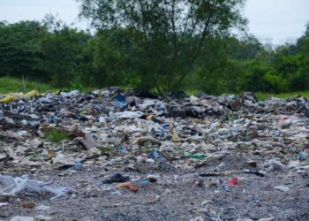 PENGURUSAN sisa pepejal di luar bandar tidak boleh terus  berada di takuk lama sedangkan bandar-bandar besar memacu ke hadapan.