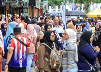 KEADILAN sosial hanya dapat dicapai apabila dasar kerajaan mengambil kira realiti kehidupan rakyat secara sebenar, bukan hanya bergantung kepada angka pendapatan semata-mata.