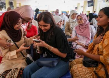SESEORANG perlu mengawal masa penggunaan media sosial dan berhenti membandingkan diri dengan orang lain.