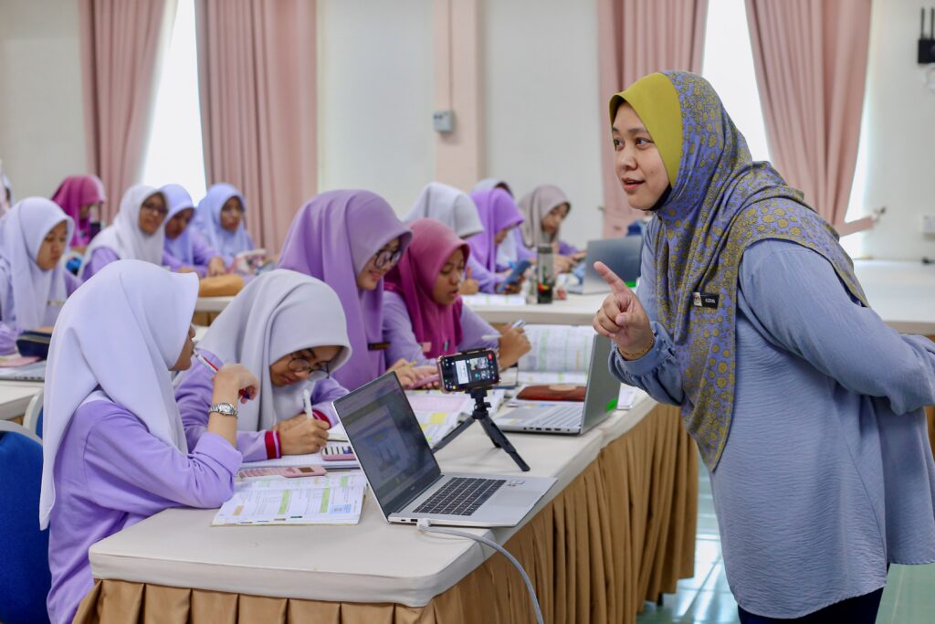 Guru pembina tamadun masyarakat