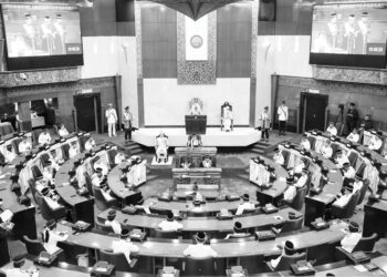 PERBEZAAN pandangan dalam politik perlu ditangani dengan hikmah, adab dan semangat perpaduan agar tidak menjejaskan keharmonian serta kestabilan negara.