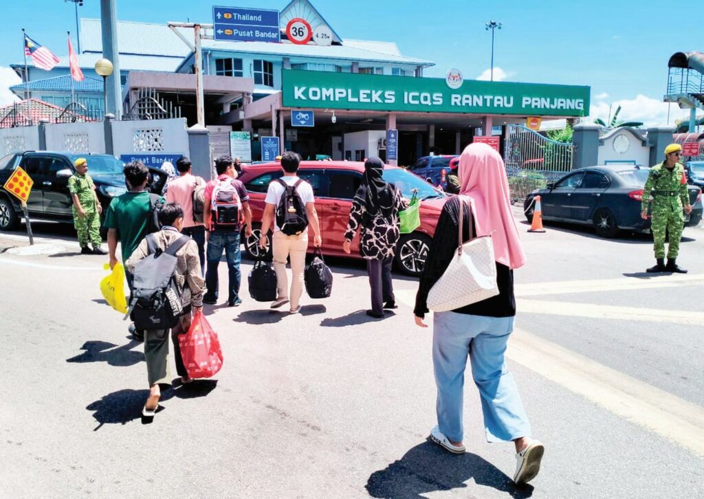 Warga Thailand serbu ICQS  Rantau Panjang, pulang Aidiladha