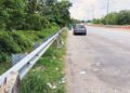 SAMPAH kelihatan bertaburan di kiri dan kanan laluan Lingkaran Tengah Utama berdekatan Kechau, Lipis, Pahang.