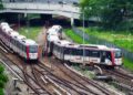 KEADAAN tren LRT yang tergelincir berhampiran Stesen Chan Sow Lin, Kuala Lumpur pagi semalam, mengakibatkan gangguan laluan Ampang-Sri Petaling. – UTUSAN/ISKANDAR ISHAK